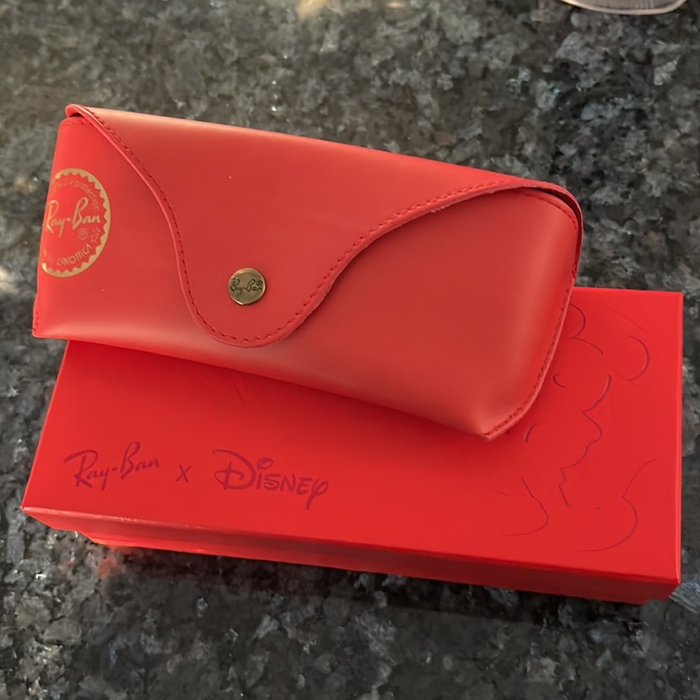 Mickey Mouse Disney Limited Edition Ray Ban Wayfarer Sunglasses Black - Picture 4 of 5